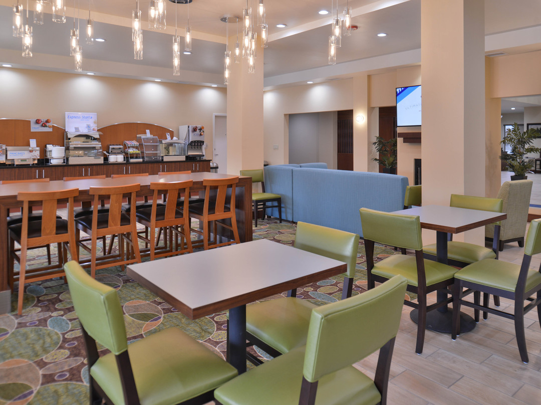 Holiday Inn Express & Suites Dearborn SW - Detroit Area by IHG主图