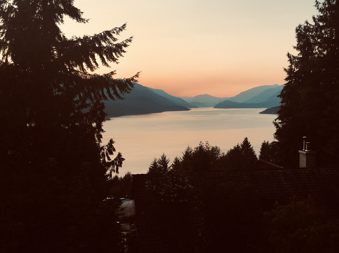 Sechelt Inlet B&B主图