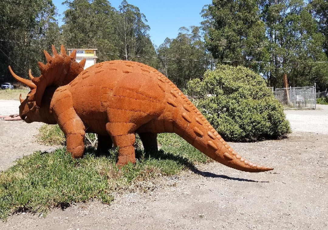 Dinosaurs of Spanish Town-半月湾必去景点