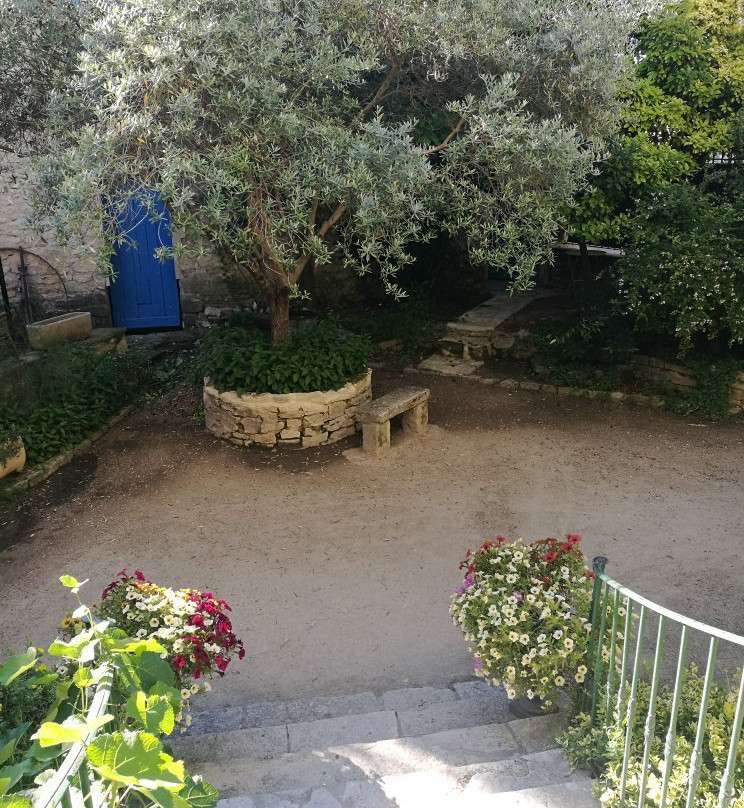 Le Jardin des Glycines主图