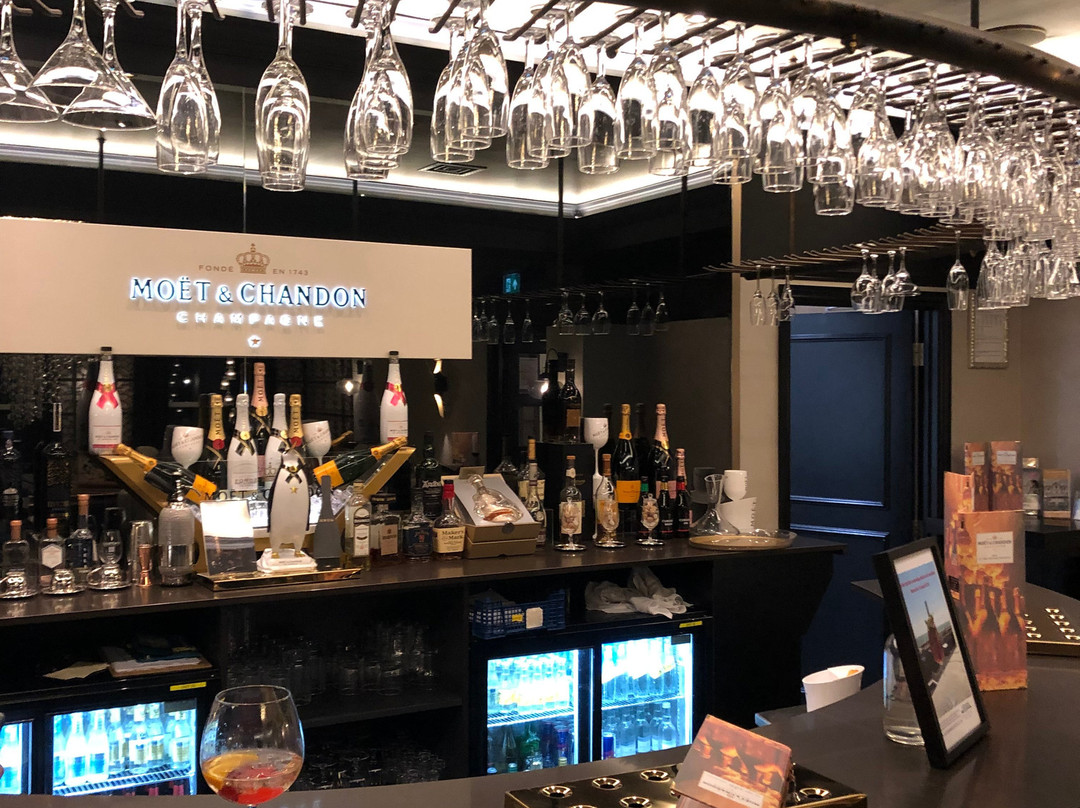 Hythe Imperial Moet & Chandon Bar景点图片