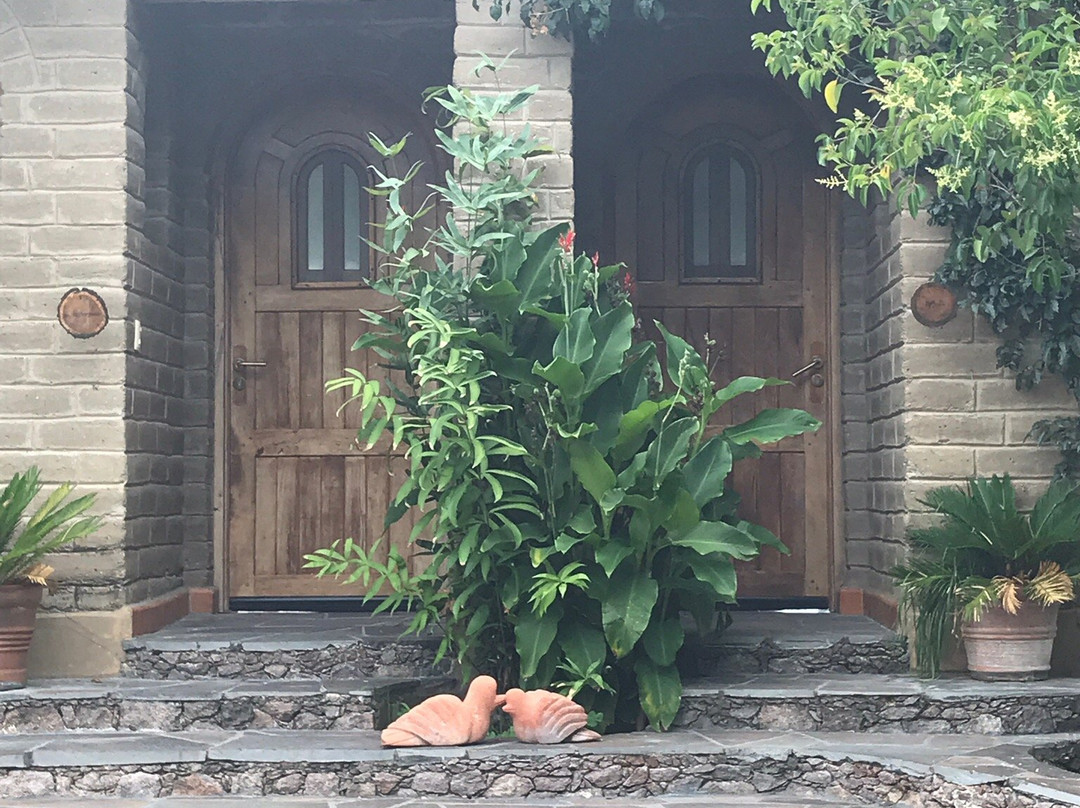 Nirvana Restaurant Retreat主图