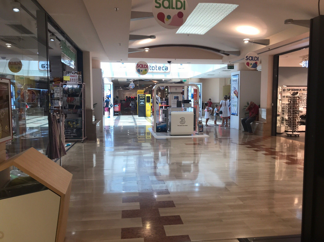 Centro Commerciale Mongolfiera-莱切必去景点