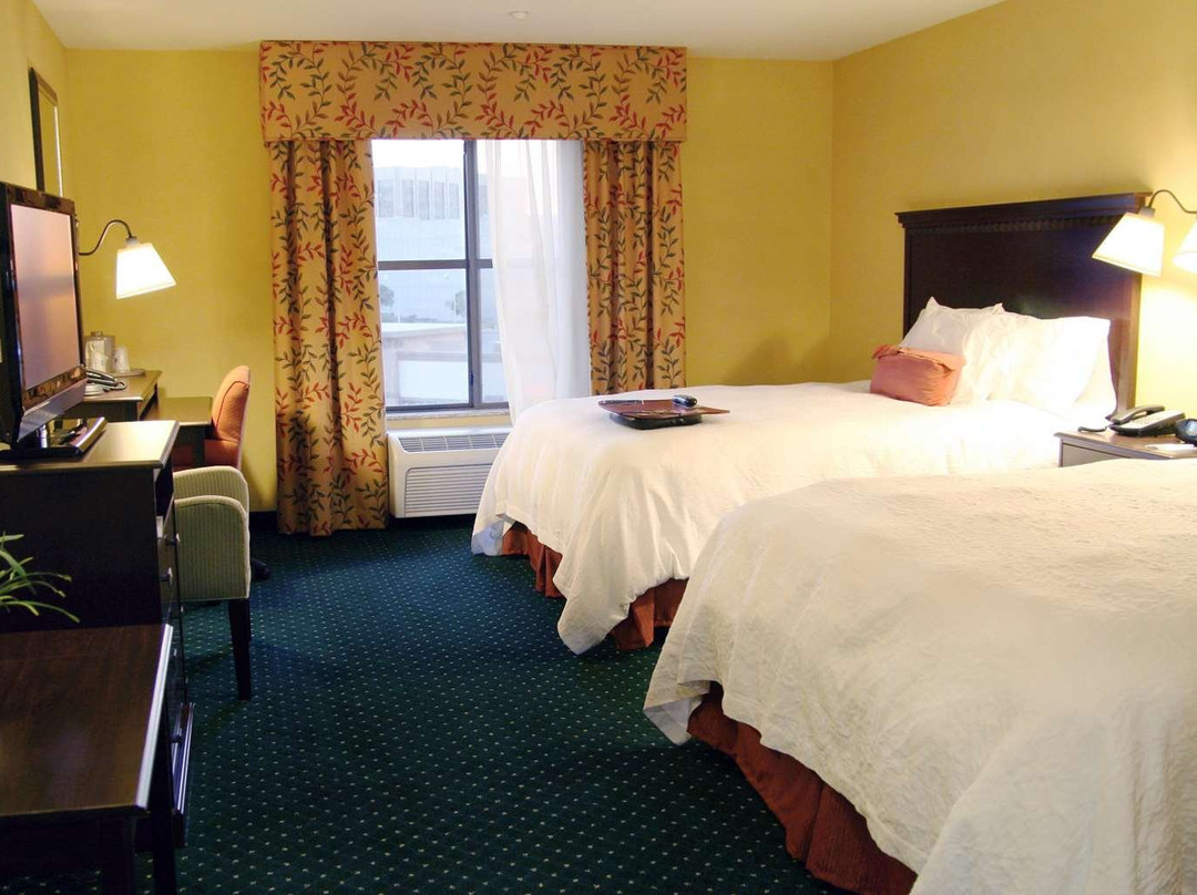 Hampton Inn and Suites Seal Beach主图