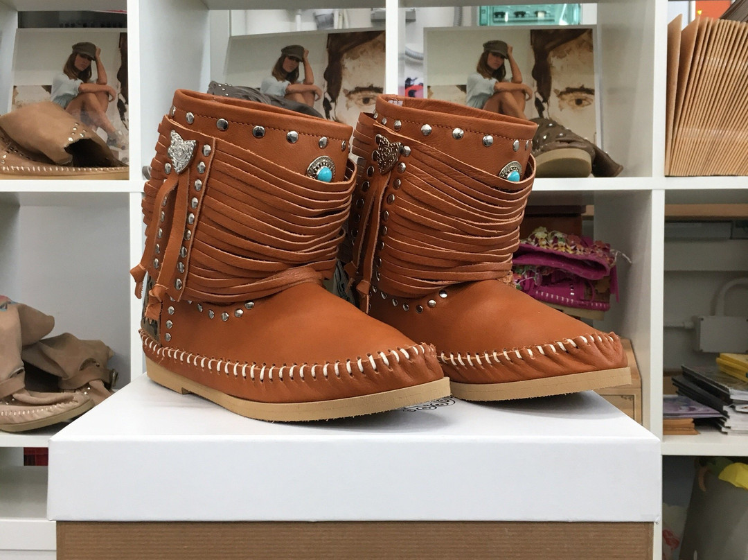 Indianini Outlet - L’Artigiano di Riccione-米萨诺阿德里亚蒂科必去景点