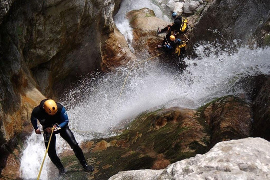 Book Adventure-默纳利必去景点