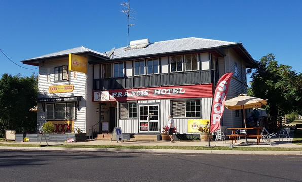 Talwood酒店住宿-Francis Hotel