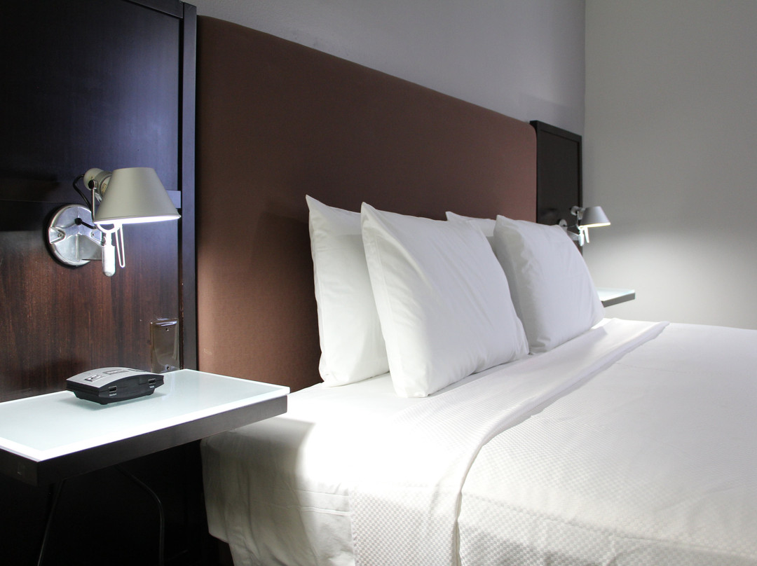 Westbridge Inn & Suites Carrollton主图