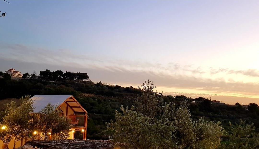 Glamping Lebanon: Panoramica Luxurious Tent