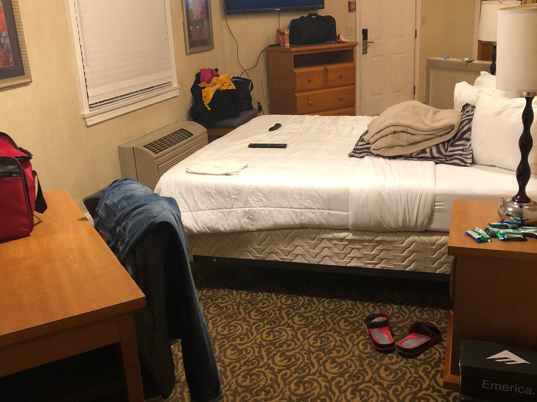 Cedar Park Inn & Whirlpool Suites主图