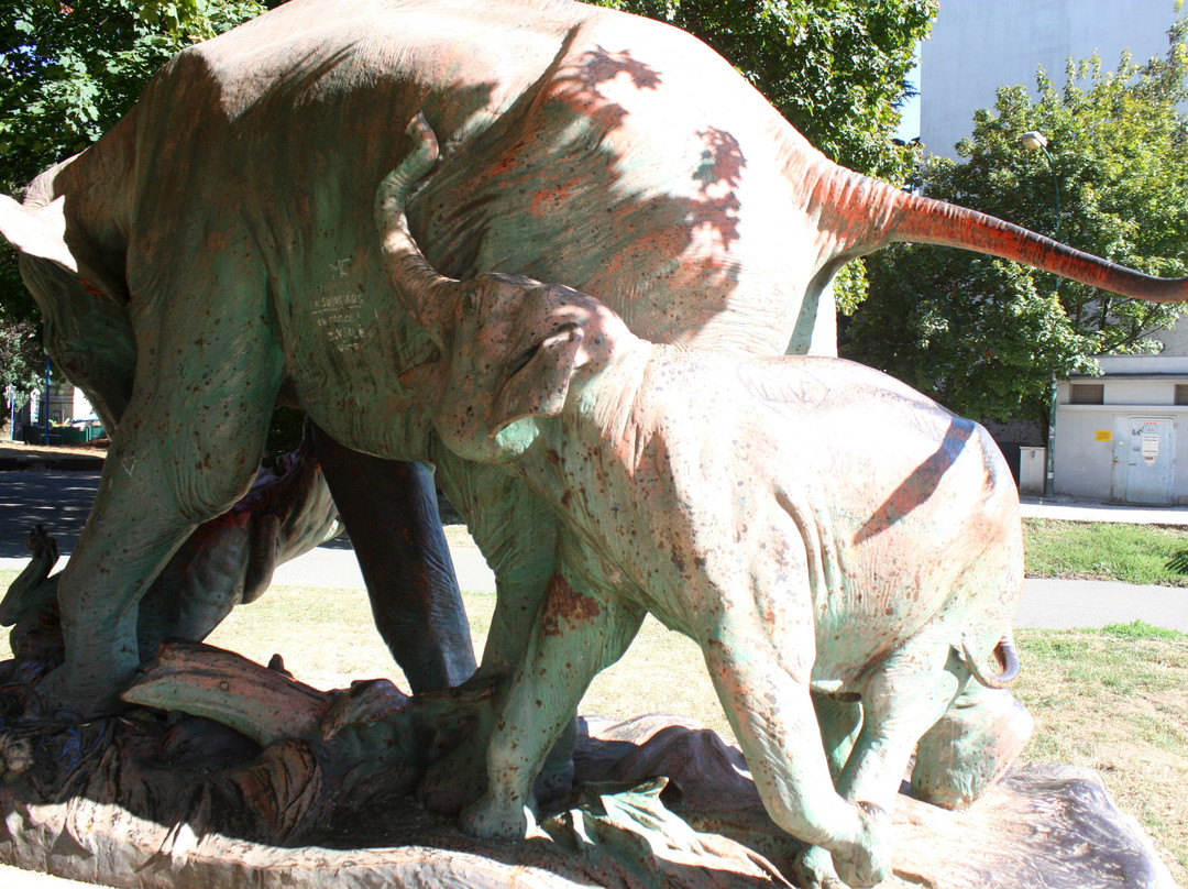 Statue Eléphant Attaqué par un Tigre