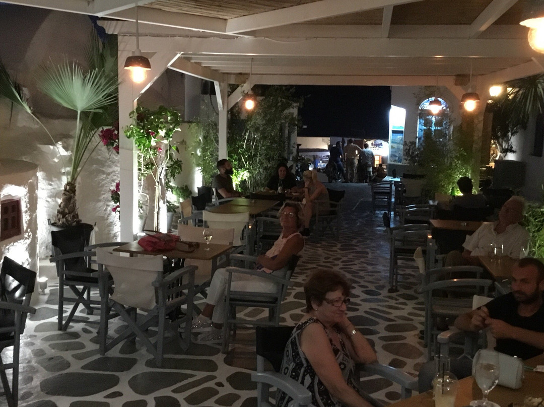 Notos Lounge Cafe Bar