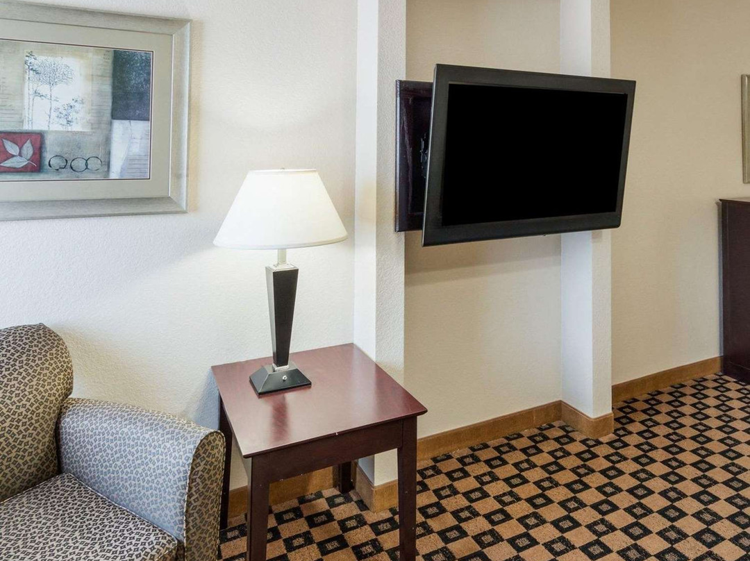 Quality Inn and Suites主图