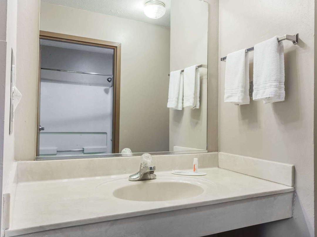 Super 8 by Wyndham la Grange KY主图