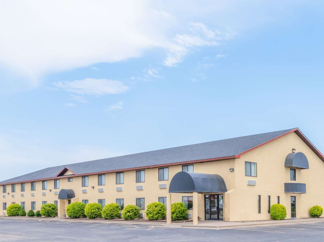 Super 8 by Wyndham Pratt主图