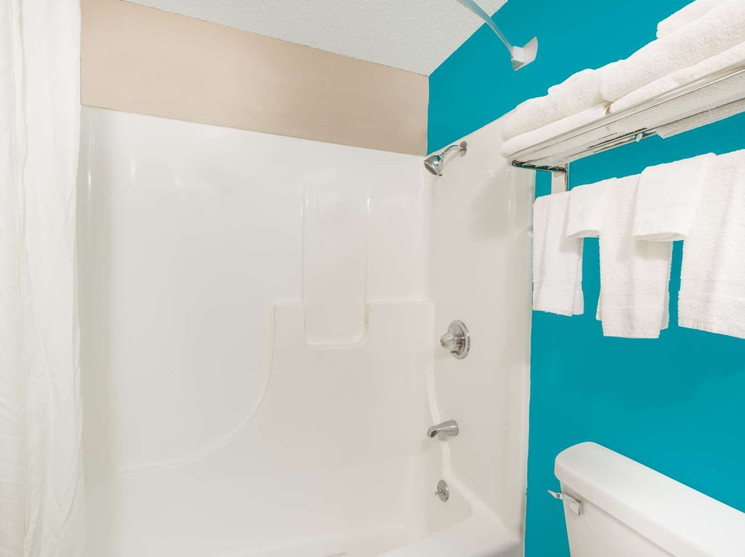 Super 8 by Wyndham Spencer主图