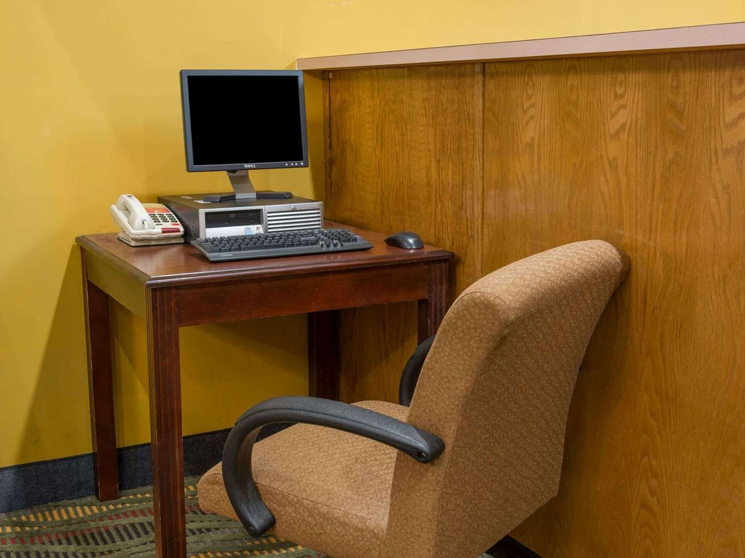 Super 8 by Wyndham Staunton主图