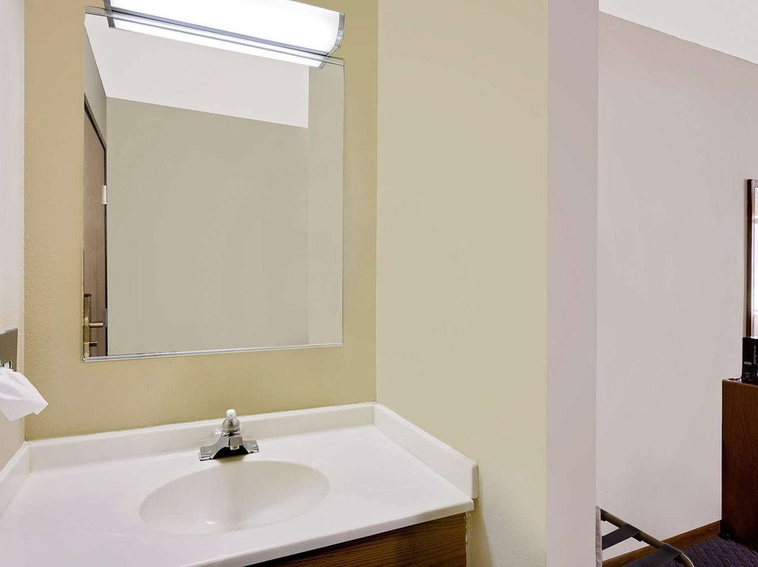 Super 8 by Wyndham Macomb主图