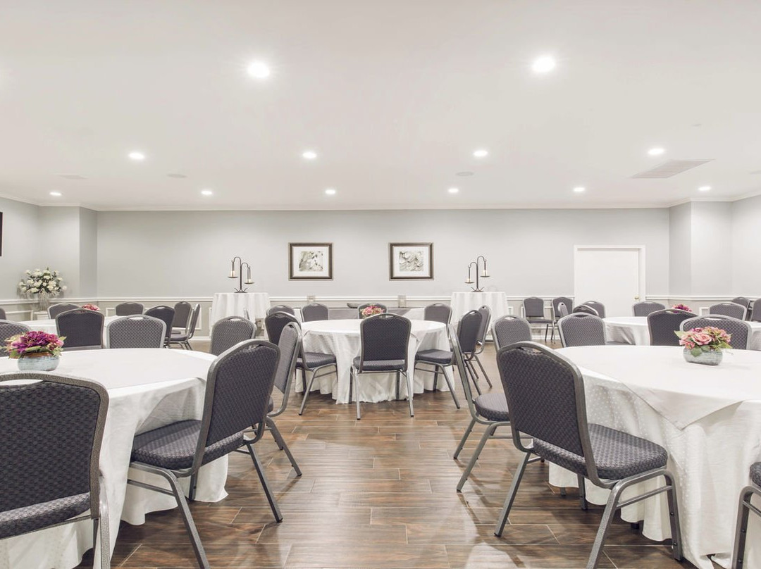 Forest Park East Funeral Home & Cemetery-韦伯斯特必去景点