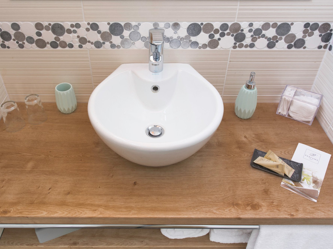 A l'Ombre des Pins主图