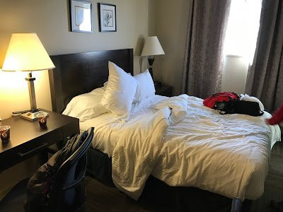 耶洛奈夫首府套房酒店主图