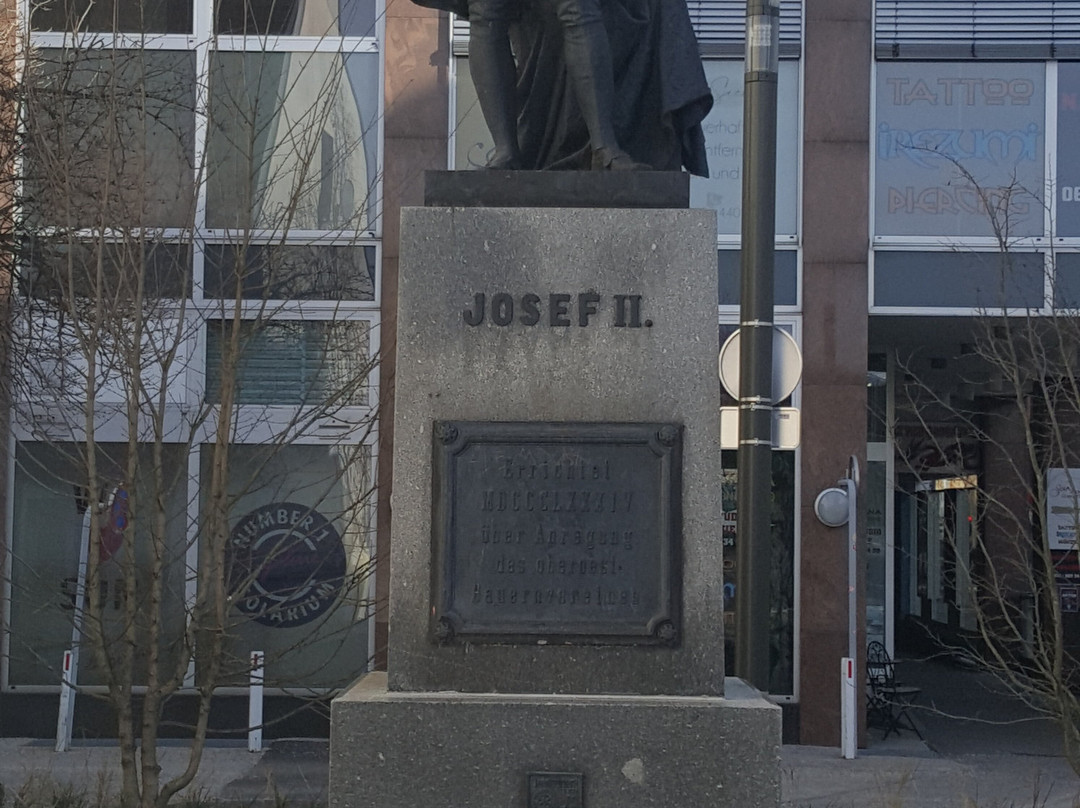 Kaiser Josef II Statue景点图片
