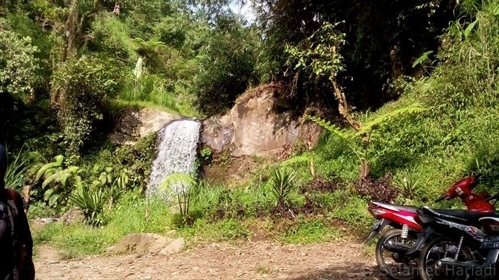 Sisir Waterfall景点图片