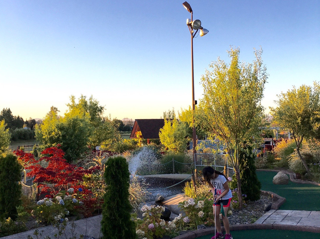 Hi-Knoll Driving Range & Mini-Golf-素里必去景点