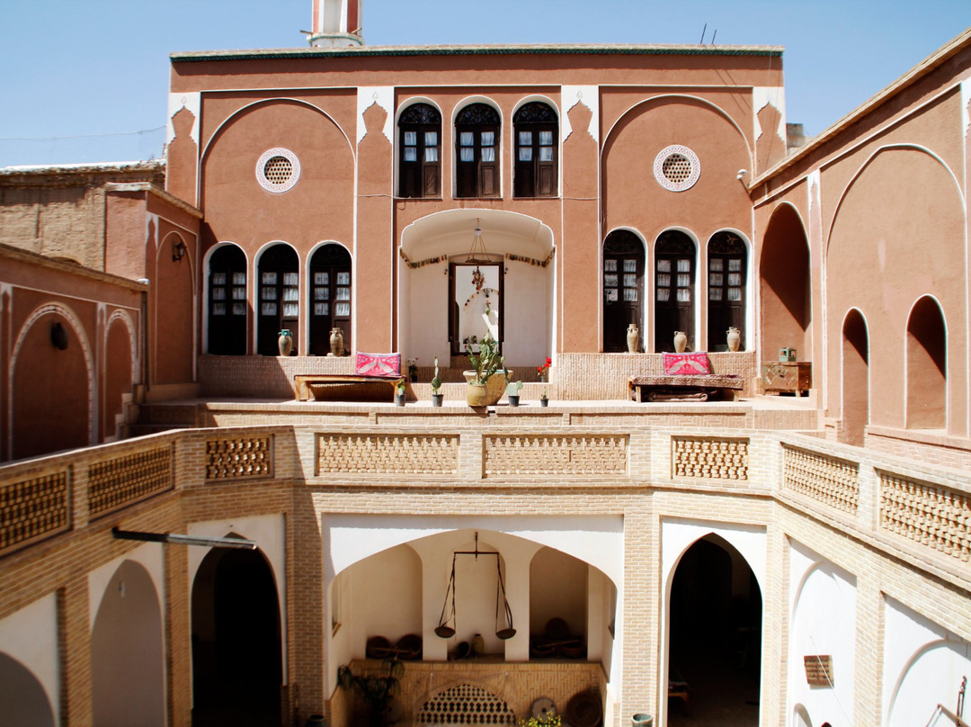 Qamsar酒店住宿-Sadeghi Traditional Hotel