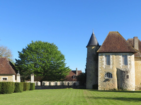 Saint-Georges-sur-Moulon旅游攻略图片