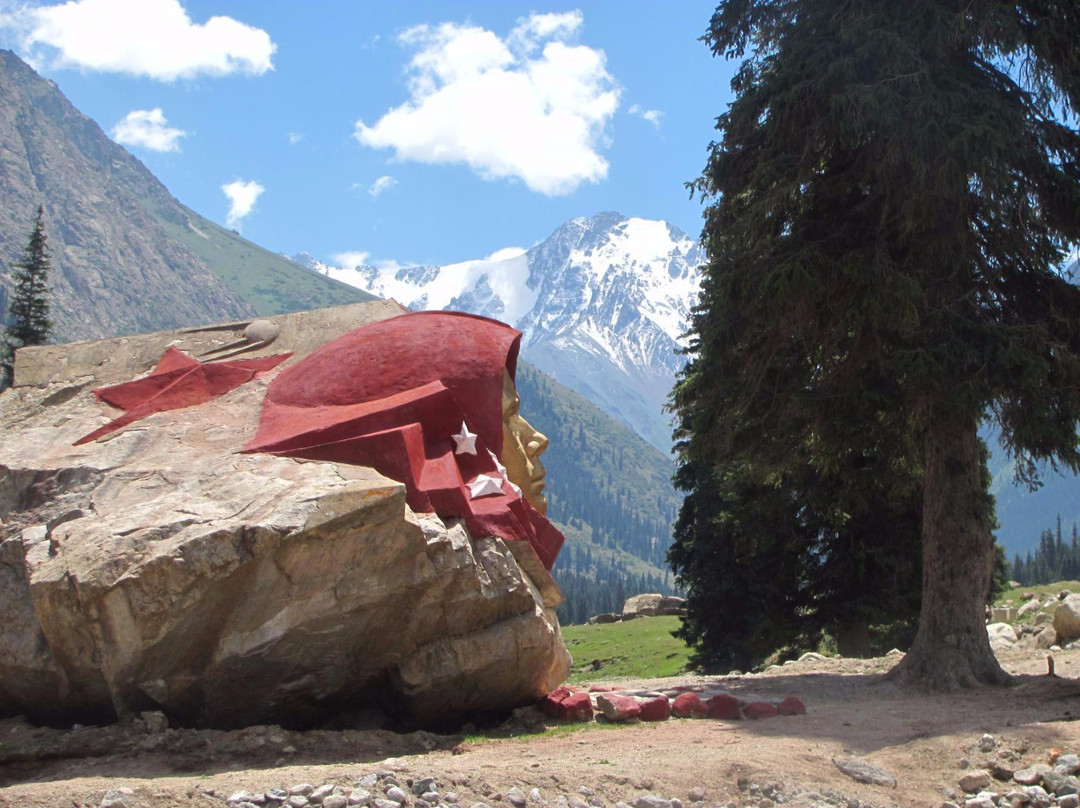 Monument to Yuriy Gagarin-Barskoon必去景点