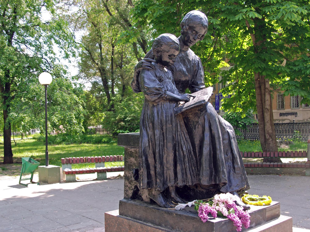 Monument to the First Teacher景点图片