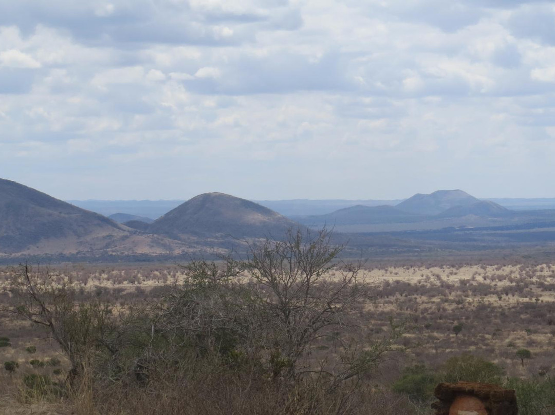 Roaring Rocks-西察沃国家公园必去景点