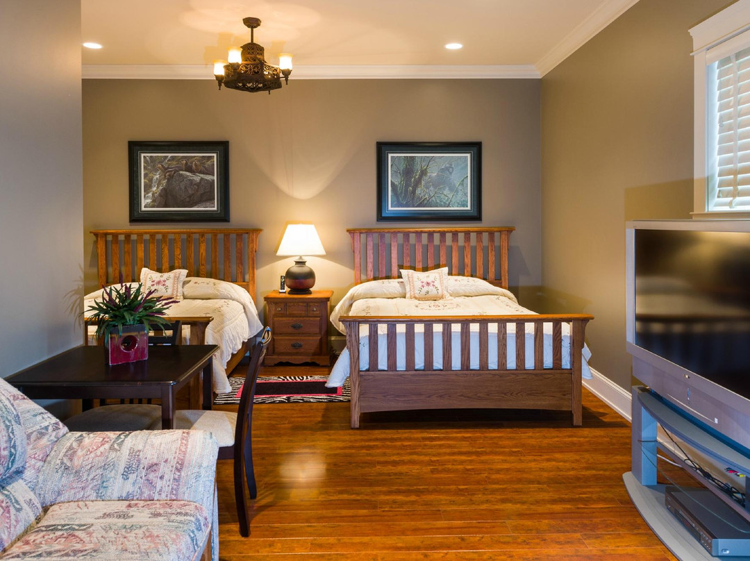 Kootenay Wild Guest Home主图