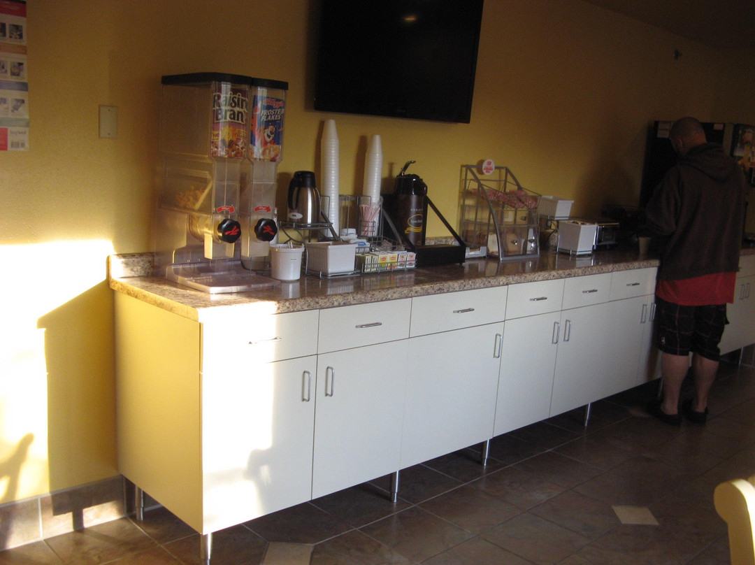 Northwoods Inn & Suites主图