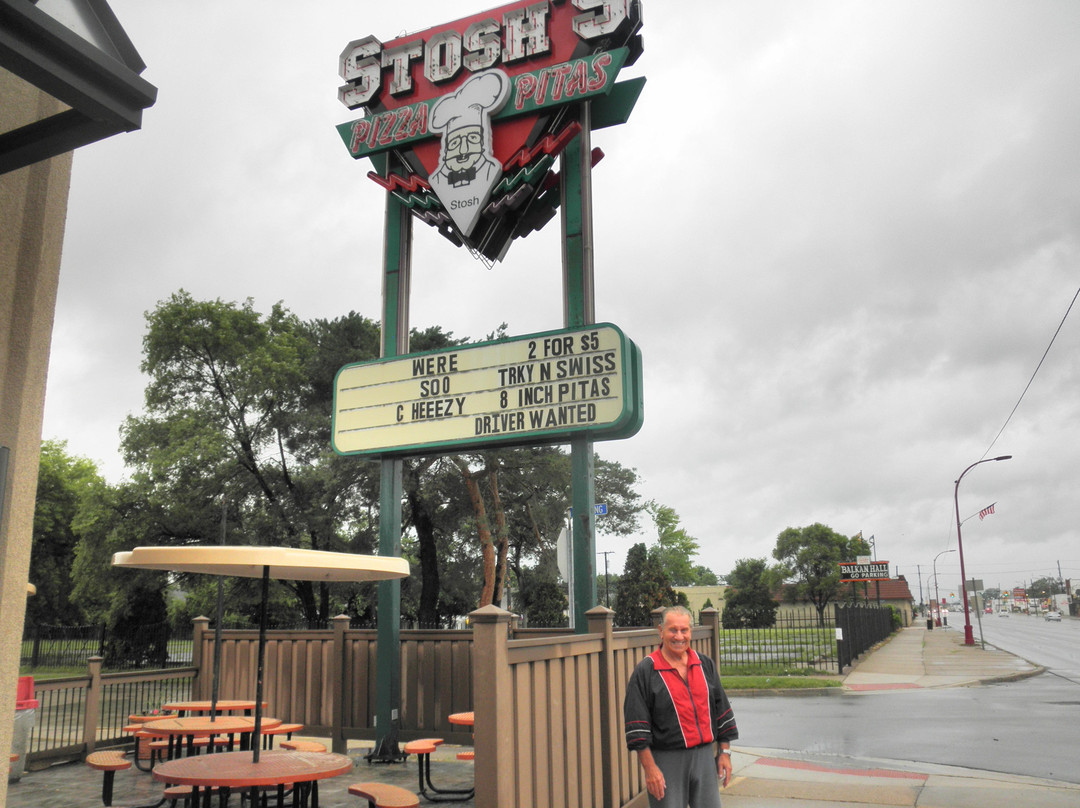 Center Line餐馆和美食-Stosh's Pizza