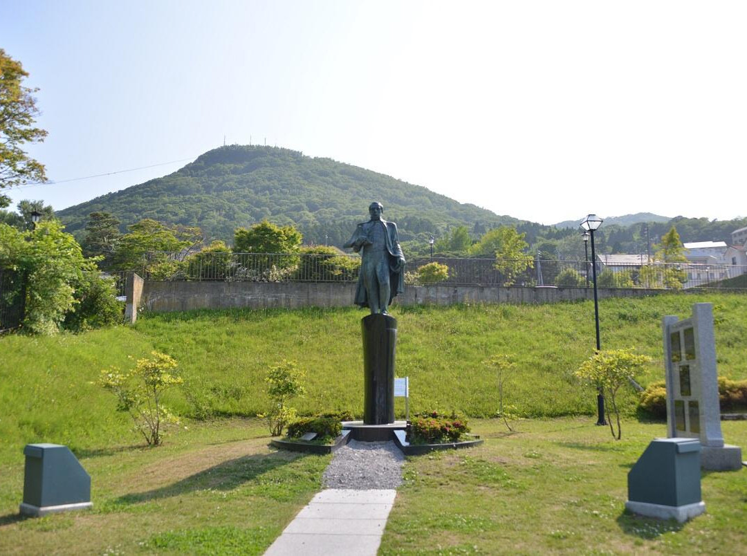 Memorial Statue of the Visit of Commodore Matthew C. Perry-函馆市必去景点