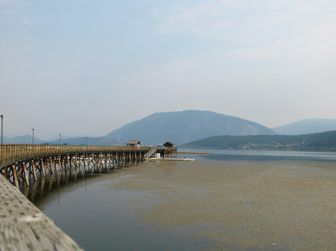 Salmon Arm Wharf景点图片