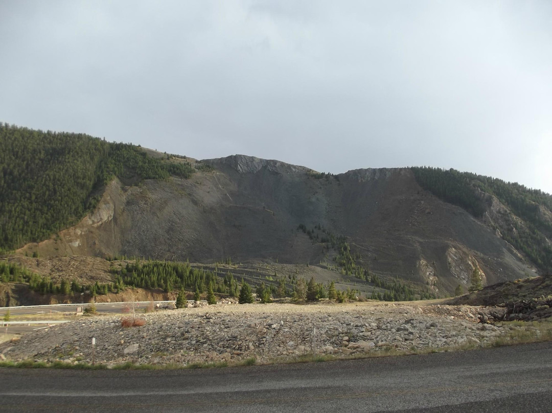 Earthquake Lake-西黄石镇必去景点