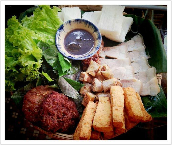 托伯莫里餐馆和美食-Quan Dau