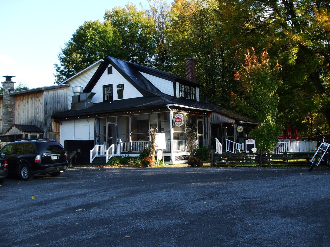 Hinchinbrooke餐馆和美食-Bar Le Vieux Pub A Rockburn