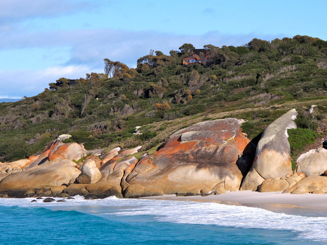 Bay of Fires Signature Walk by Tasmanian Walking Company景点图片