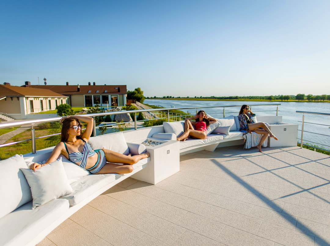 Fish Factory Hotel主图