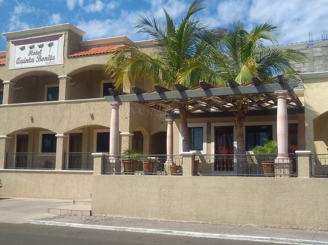 Quinta Bonita Hotel & Suites