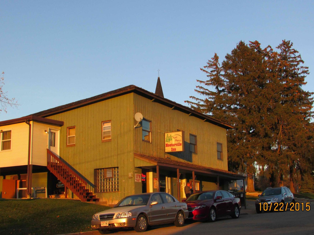 Blue Mounds餐馆和美食-Hooterville Inn