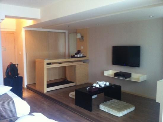 丽兹大酒店主图