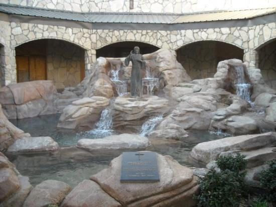 The Cross of Our Lord Jesus Christ Ministries-Groom必去景点