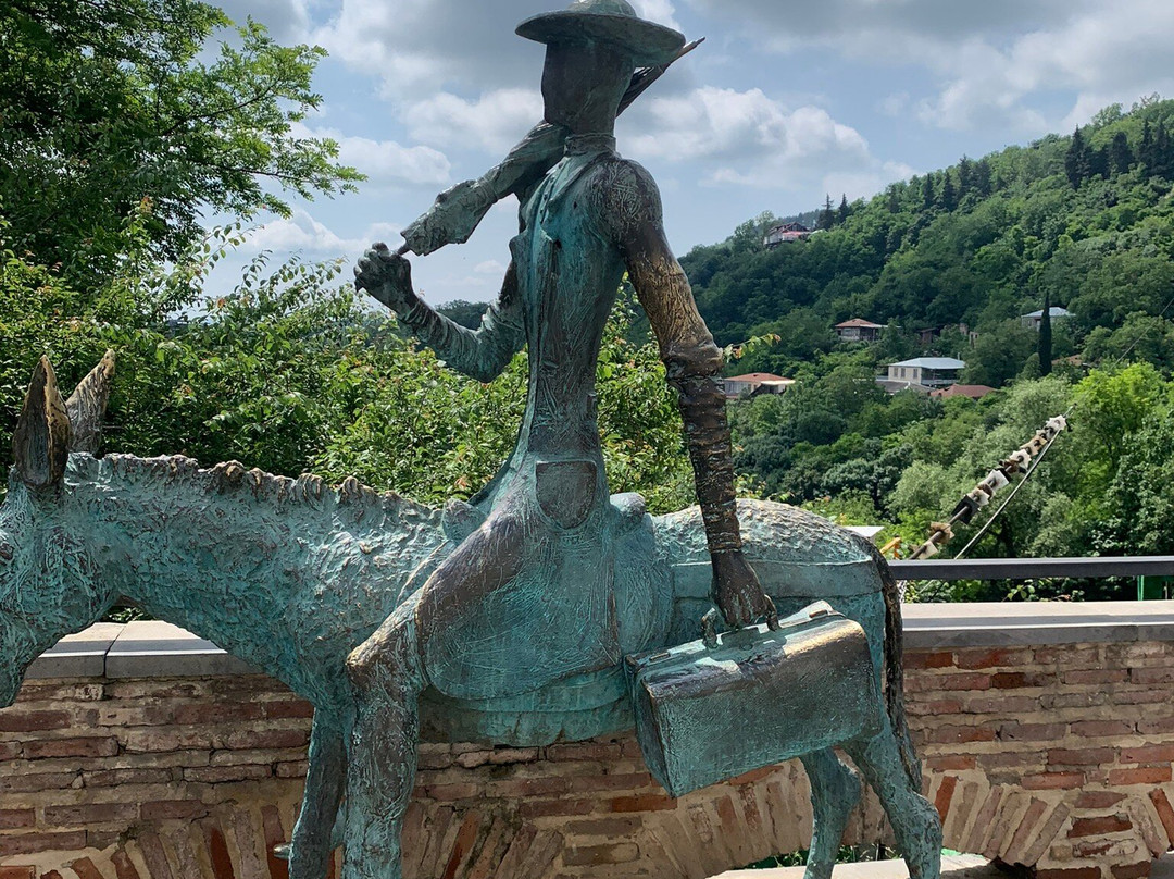 Sculpture "The Doctor on a Donkey"-西格纳吉必去景点