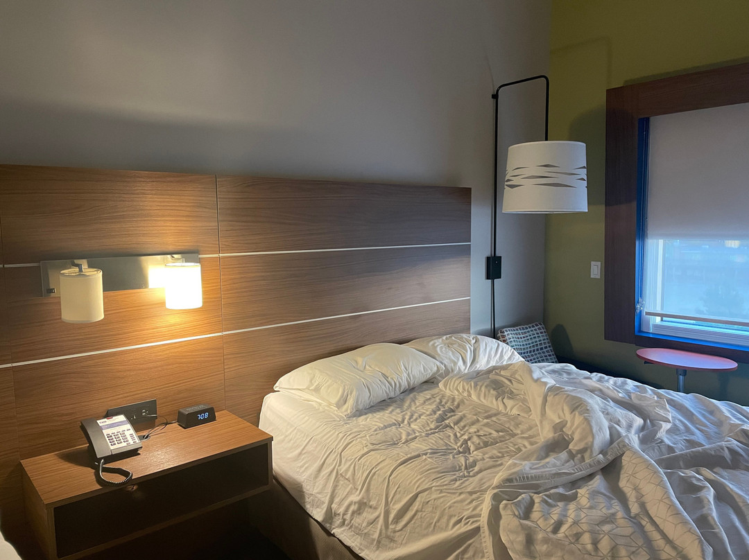 Holiday Inn Express & Suites Springfield North By IHG主图