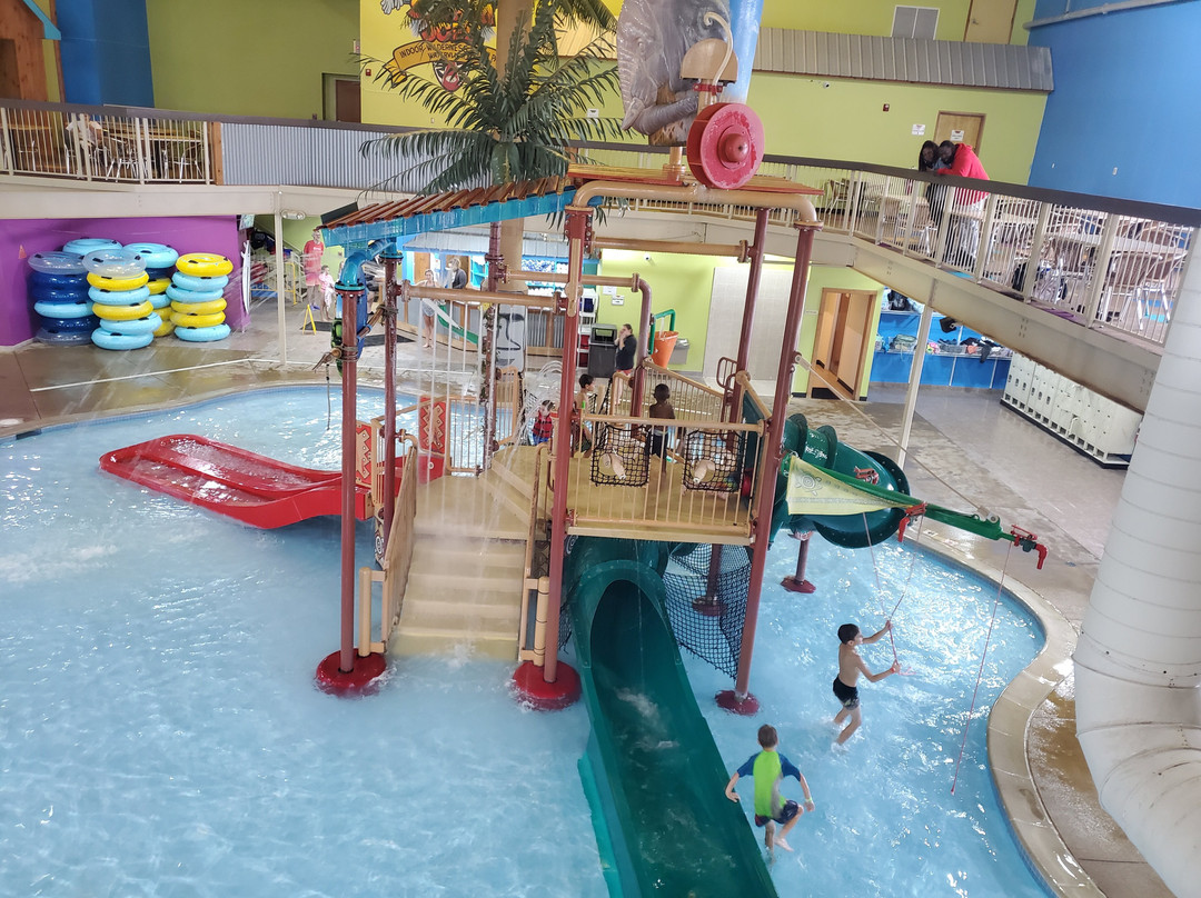 Surfari Joe's Indoor Wilderness Water Park景点图片